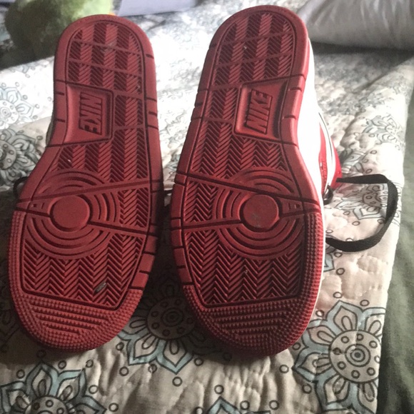 Nike gym shoes - Picture 3 of 4